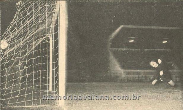 O gol da partida. Foto: Jornal O Estado, 04/02/1973