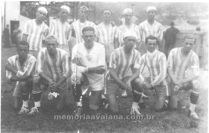 Avahy × Peri Ferroviário · 14/11/1937 · Avaí que enfrentou o Pery. Em pé: Galeguinho, Medeiros, Sapinho, Fornerolli, Pachequinho e Sílvio. Agachados: Diamantino, Aquino, Vadico, Procópio, Zé Macaco e Berreta. Acervo Cel. Meira/Adalberto Klüser.