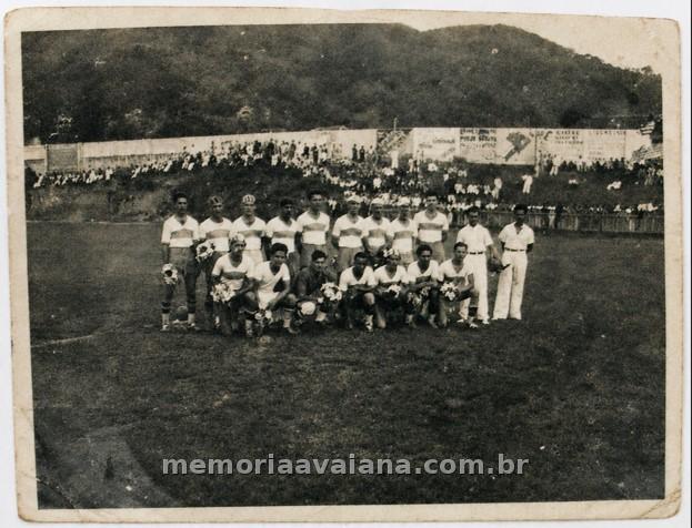 Avaí × Atlético Paranaense · 26/01/1941 · Em pé: Guarita, Pé de Ferro, Felipinho, Borbinha, Léo, Loló, Nizeta, Ari, Paulo, Zé Maado e Nilton Monguilhott. Agachados: Procópio, Santa Rita, Joel, Diamantino, Saulzinho, Chinês, Saul Amorim. Foto: Acervo Osny Meira/Adalberto Klüser.