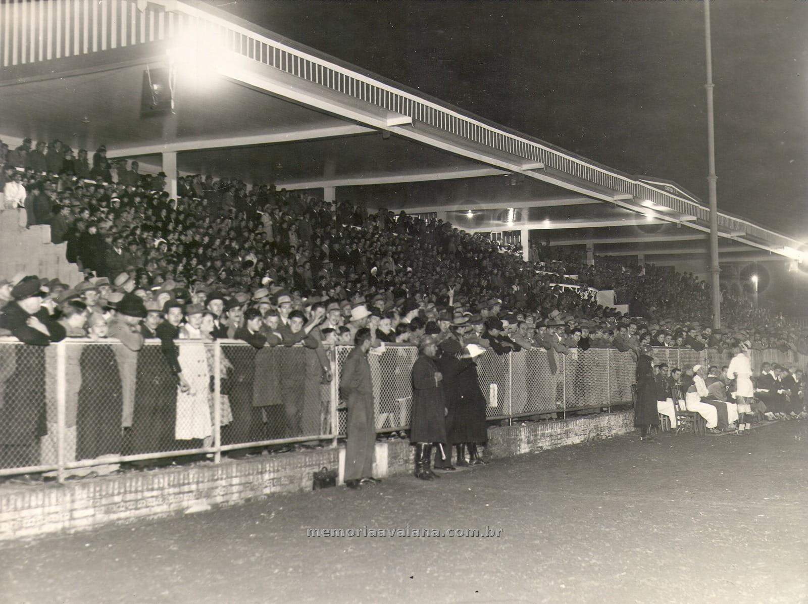 Inauguração iluminação Estádio Belford Duarte. Foto: Acervo Helênicos.