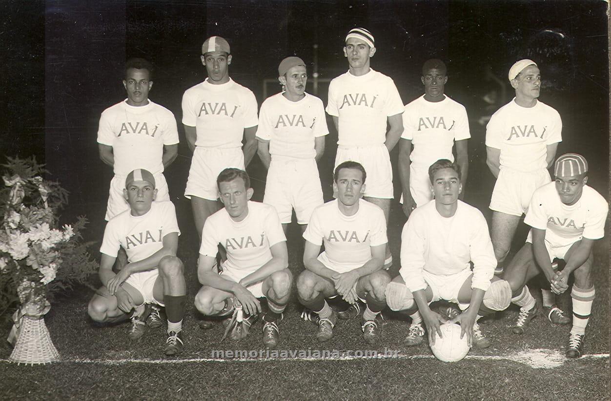 Diamantino, Pinheiro, NIzeta, Saul Amorim, Mandico e Felipinho; Procópio, Beck, Loló, Adolfinho e Braulio. Foto: Acervo Helênicos