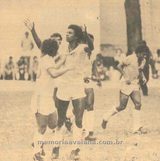 Caçadorense × Avaí · 25/03/1979 · Lourival comemora o primeiro gol avaiano. Foto: O Estado, 26/03/1979