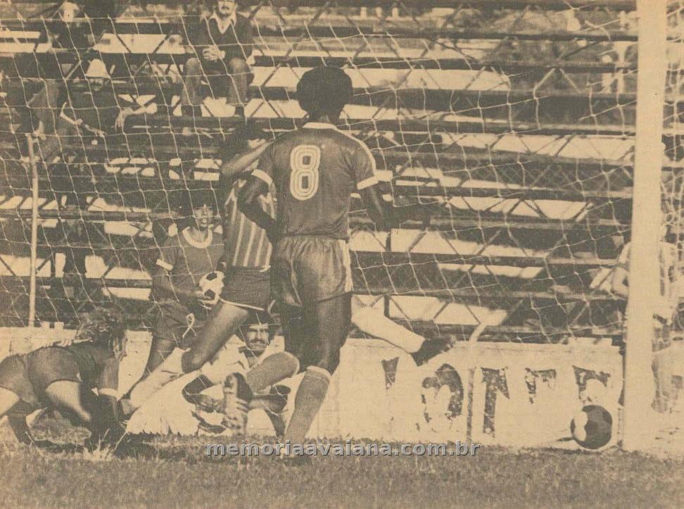 O segundo gol avaiano. Foto: O Estado, 02/05/1979